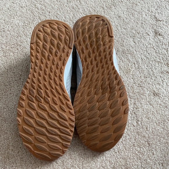 New Balance grey sneakers size 8 - Picture 3 of 5